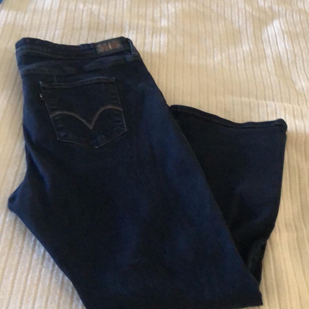 Perfect shaping 512 black label Levi’s bootcut stretchy woman’s jeans